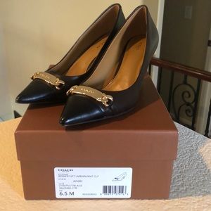 Worn once Coach 6.5 brown, black leather pumps